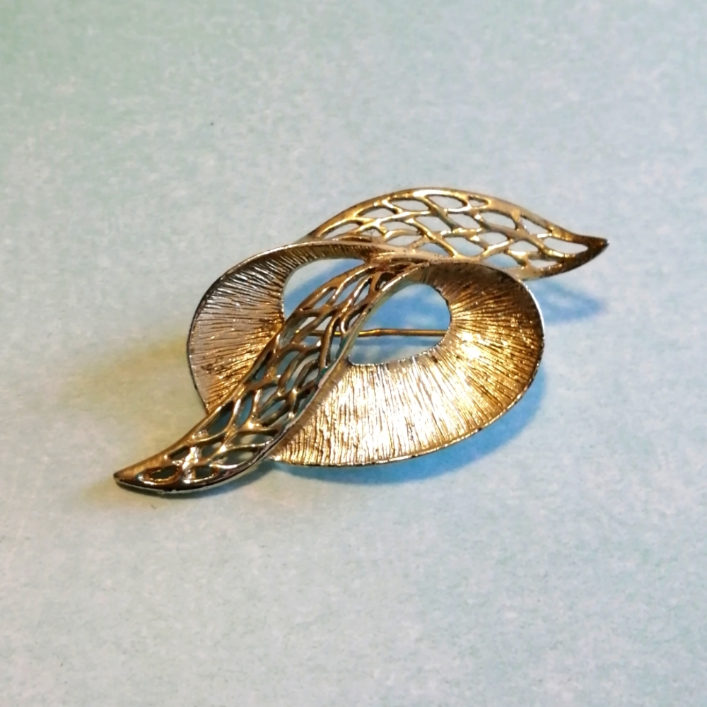 Vintage Celebrity N.Y. Brand Art Deco / Modernist Design Silver Brooch